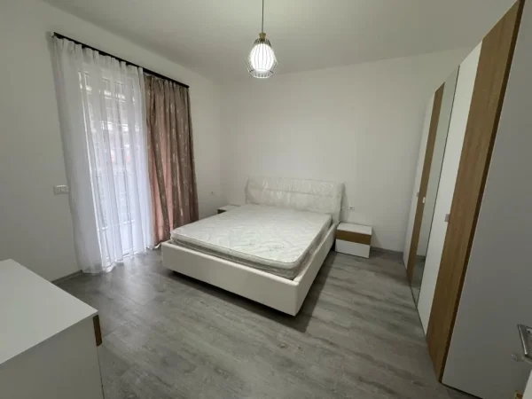 Tirane, jepet me qera apartament 1+1 Kati 2, 67 m² 300 € (paskuqan)