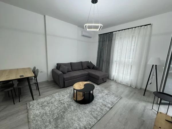 Tirane, jepet me qera apartament 1+1 Kati 2, 67 m² 300 € (paskuqan)