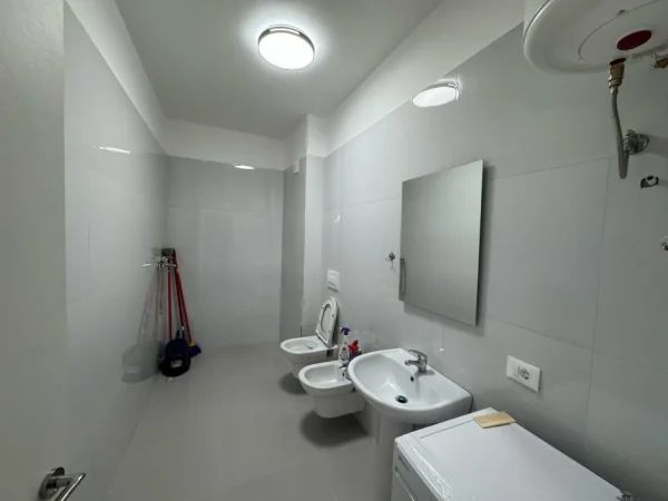 Tirane, jepet me qera apartament 1+1 Kati 2, 67 m² 300 € (paskuqan)
