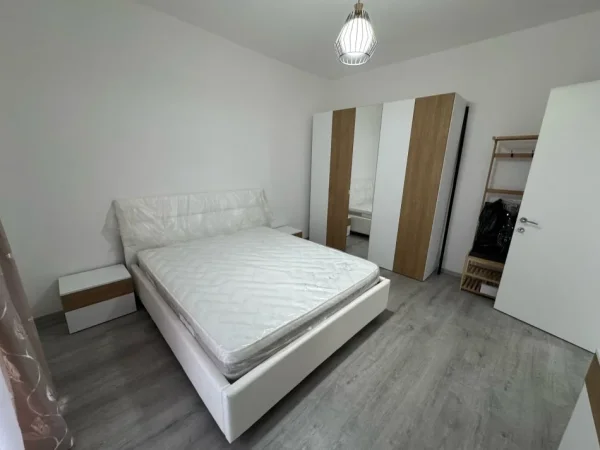 Tirane, jepet me qera apartament 1+1 Kati 2, 67 m² 300 € (paskuqan)