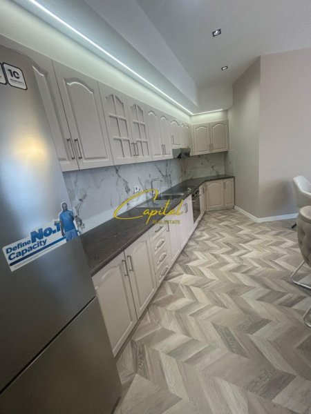 Tirane, jepet me qera apartament 2+1 Kati 7, 120 m² 1.200 € (QENDER)