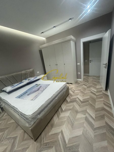 Tirane, jepet me qera apartament 2+1 Kati 7, 120 m² 1.200 € (QENDER)