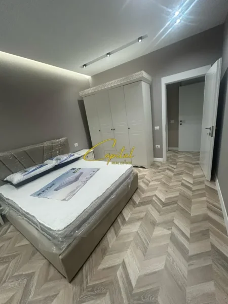 Tirane, jepet me qera apartament 2+1 Kati 7, 120 m² 1.200 € (QENDER)