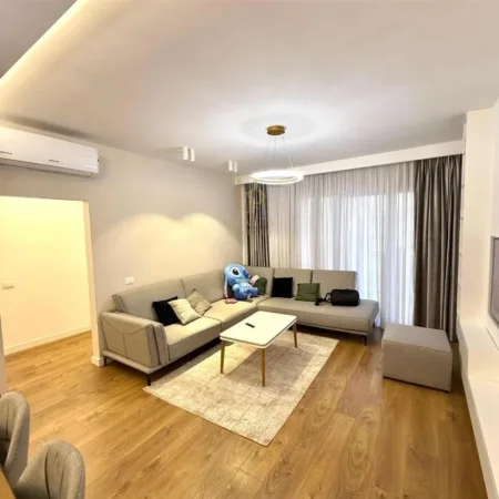 Tirane, jepet me qera apartament 2+1+Ballkon Kati 5, 110 m² 900 € (Rr. e Elbasanit)