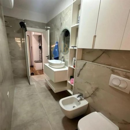Tirane, jepet me qera apartament 2+1+Ballkon Kati 5, 110 m² 900 € (Rr. e Elbasanit)