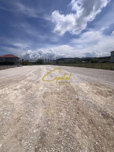 Tirane, jepet me qera toke , 2.000 m² (VORE)
