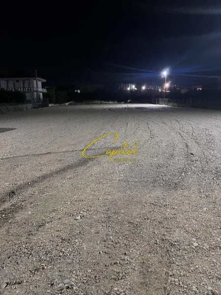 Tirane, jepet me qera toke , 2.000 m² (VORE)
