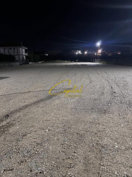Tirane, jepet me qera toke , 2.000 m² (VORE)