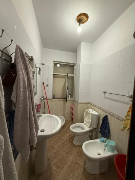 Tirane, shitet apartament 2+1+Ballkon Kati 4, 109 m² 207.000 € (Rrugen 4 Deshmoret prane Gjimnaz Partizanit)