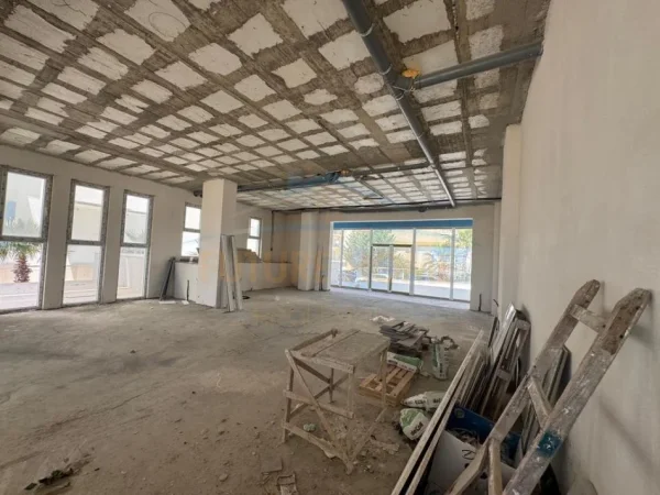 Durres, shitet ambjent biznesi Kati 0, 150 m² 300.000 € (Qerret, Kavajë)