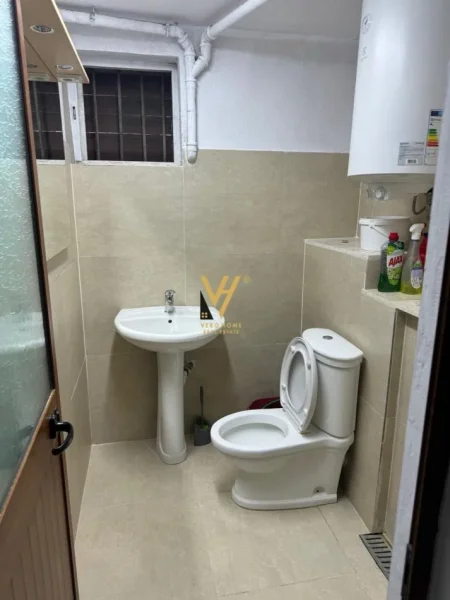 Tirane, jepet me qera ambjent biznesi Kati -1, 270 m² 2.000 € (RRUGA ABDYL FRASHERI)