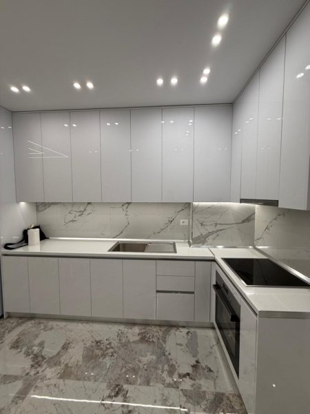 Tirane, jepet me qera 1+1+Ballkon Kati 5, 75 m² 500 € (Bulevardi i Ri)