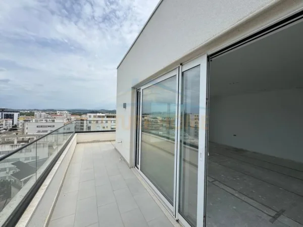 Durres, shitet apartament+verande | Penthouse 2+1+Aneks+Ballkon Kati 8, 562 m² (Qerret,Kavaje)