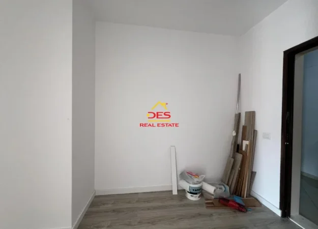 Vlore, shitet apartament 1+1+Ballkon Kati 6, 84 m² 103.000 € (Bulevardi Ismail Qemali)