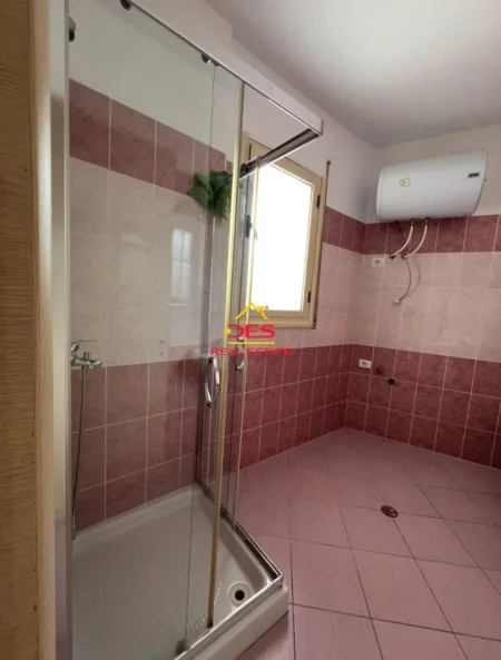 Vlore, shitet apartament 1+1+Ballkon Kati 6, 84 m² 103.000 € (Bulevardi Ismail Qemali)