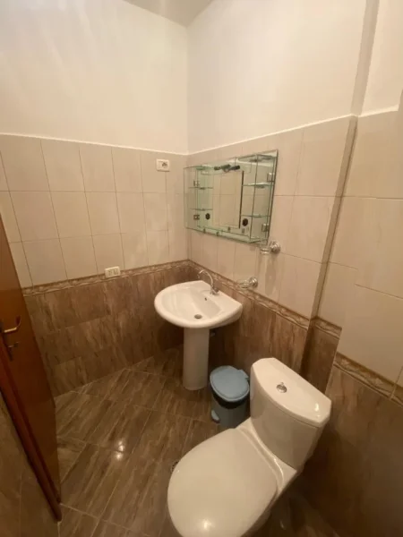 Shqiperi, jepet me qera 2+1+Aneks+Ballkon , 100 m² 450 € (Kinostudio)