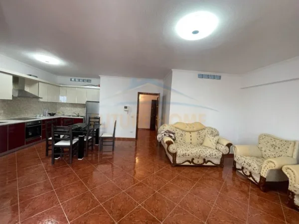 Durres, jepet me qera apartament 3+1 Kati 5, 136 m² 450 € (PRANE MARKATES,DURRES)