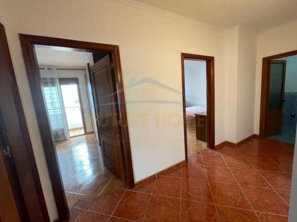 Durres, jepet me qera apartament 3+1 Kati 5, 136 m² 450 € (PRANE MARKATES,DURRES)