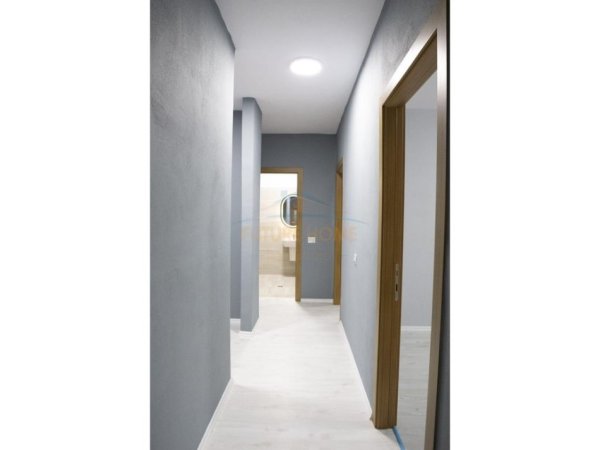 Durres, jepet me qera ambjent biznesi Kati 2, 130 m² 450 € (DURRES)