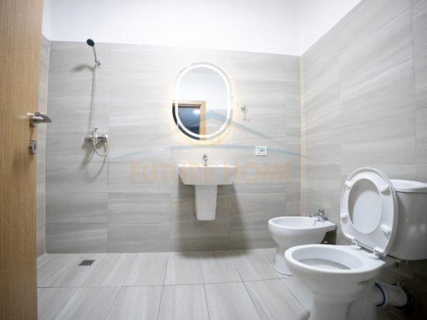 Durres, jepet me qera ambjent biznesi Kati 2, 130 m² 450 € (DURRES)
