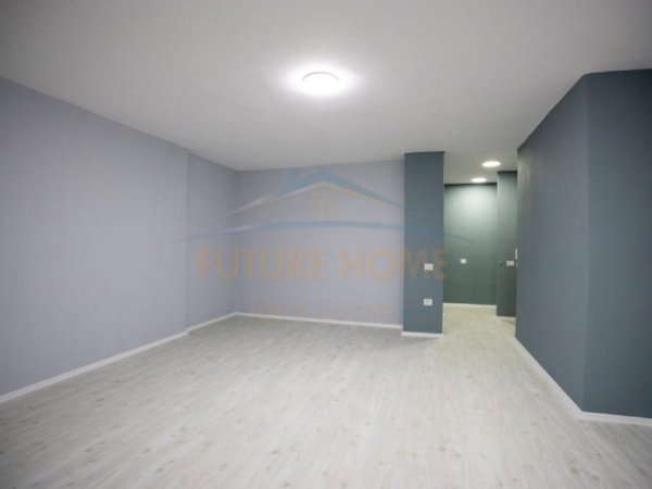 Durres, jepet me qera ambjent biznesi Kati 2, 130 m² 450 € (DURRES)