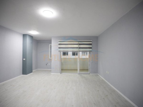 Durres, jepet me qera ambjent biznesi Kati 2, 130 m² 450 € (DURRES)