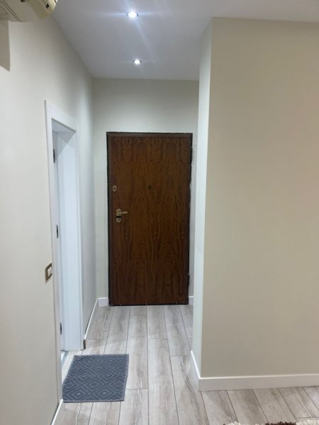 Tirane, jepet me qera apartament 1+1+Ballkon , 70 m² 700 € (Rruga e Kavajes)