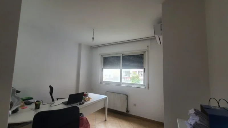 Tirane, jepet me qera apartament 1+1 Kati 3, 75 m² 500 € (komuna e parisit)