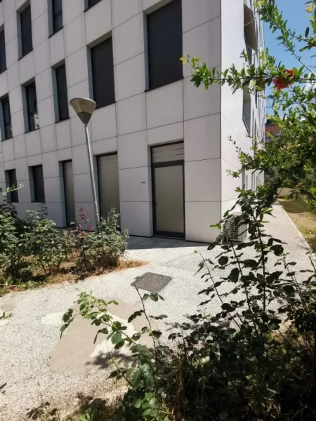 Tirane, shitet ambjent biznesi Kati 0, 22 m² 115.000 € (Kompleksi Magnet, 21 Dhjetori)