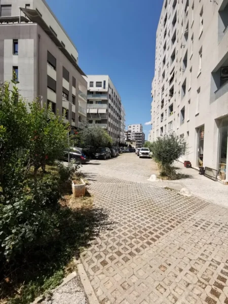 Tirane, shitet ambjent biznesi Kati 0, 22 m² 115.000 € (Kompleksi Magnet, 21 Dhjetori)