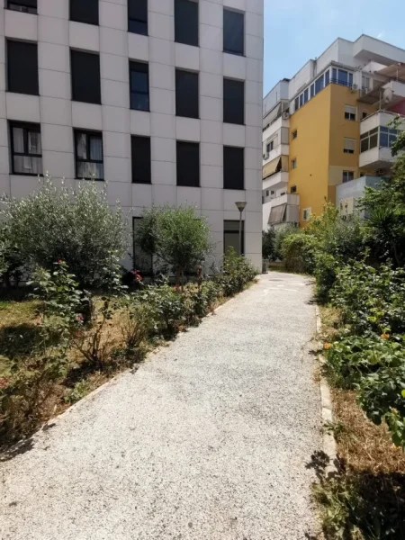 Tirane, shitet ambjent biznesi Kati 0, 22 m² 115.000 € (Kompleksi Magnet, 21 Dhjetori)