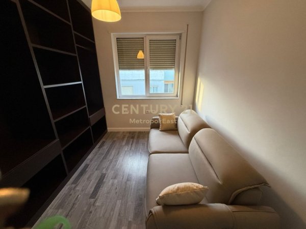 Tirane, shitet apartament 2+1 Kati 3, 102 m² (NË LIQENIN E THATË Rruga Eduart Mano)