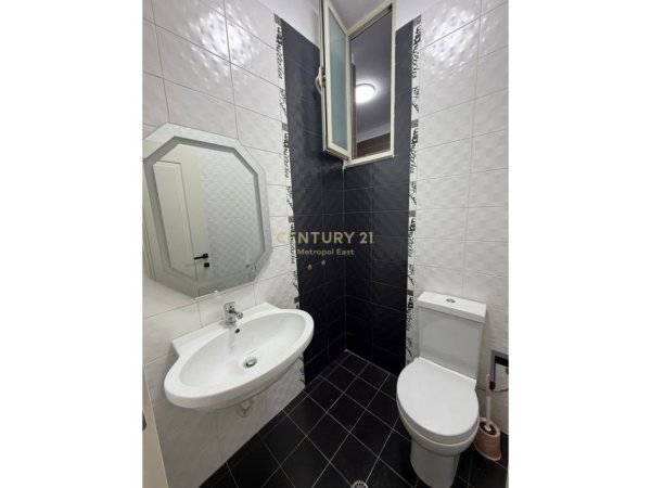 Tirane, shitet apartament 2+1 Kati 3, 102 m² (NË LIQENIN E THATË Rruga Eduart Mano)