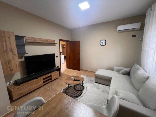 Tirane, jepet me qera apartament 2+1 Kati 1, 88 m² 600 € (Vilat Gjermane)