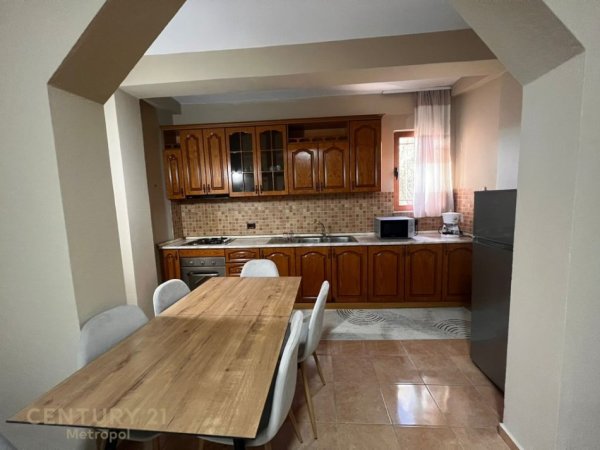 Tirane, jepet me qera apartament 2+1 Kati 1, 88 m² 600 € (Vilat Gjermane)
