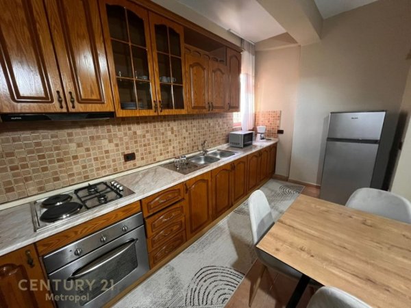 Tirane, jepet me qera apartament 2+1 Kati 1, 88 m² 600 € (Vilat Gjermane)
