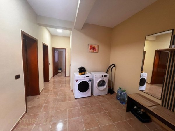 Tirane, jepet me qera apartament 2+1 Kati 1, 88 m² 600 € (Vilat Gjermane)