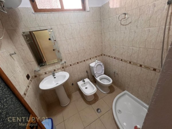 Tirane, jepet me qera apartament 2+1 Kati 1, 88 m² 600 € (Vilat Gjermane)