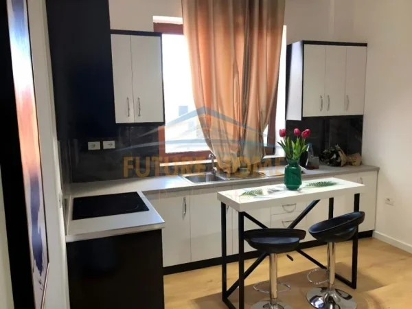 Tirane, jepet me qera apartament 1+1+Ballkon Kati 9, 55 m² 650 € (Kompleksi Delijorgji)