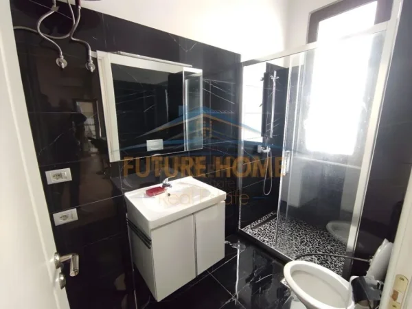 Tirane, jepet me qera apartament 1+1+Ballkon Kati 9, 55 m² 650 € (Kompleksi Delijorgji)