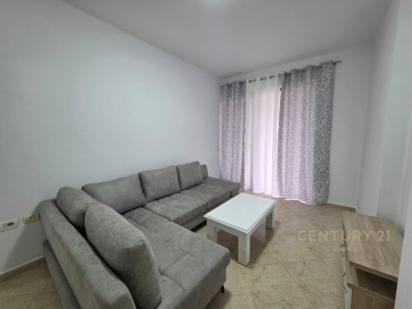 Tirane, jepet me qera apartament 1+1 Kati 3, 61 m² 500 € (Pjeter Budi)
