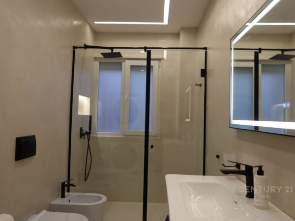 Tirane, shitet apartament 1+1 Kati 10, 63 m² 194.000 € (Rruga e Bogdaneve)