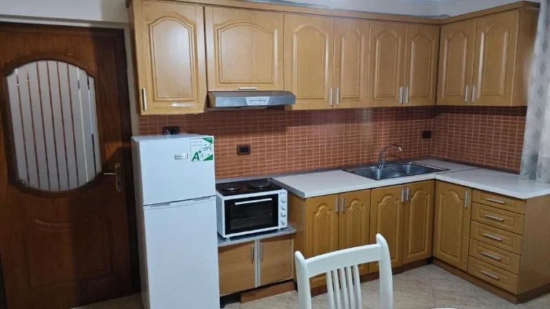 Tirane, jepet me qera apartament Kati 2, 40 m² 370 € (STADIUMI DINAMO)