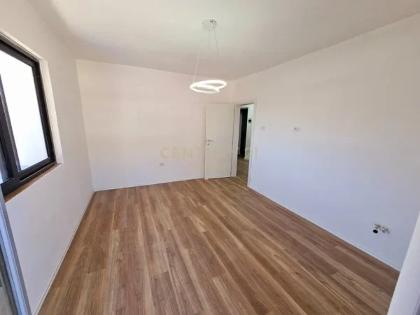 Durres, shitet apartament 2+1 Kati 3, 56 m² 81.000 € (Drejtoria e Policise, Durrës)