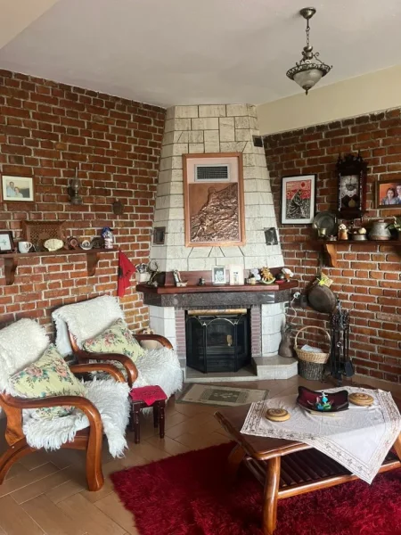 Tirane, jepet me qera Vile 3+1+Aneks+Ballkon Kati 0, 210 m² 1.400 € (Petrele)