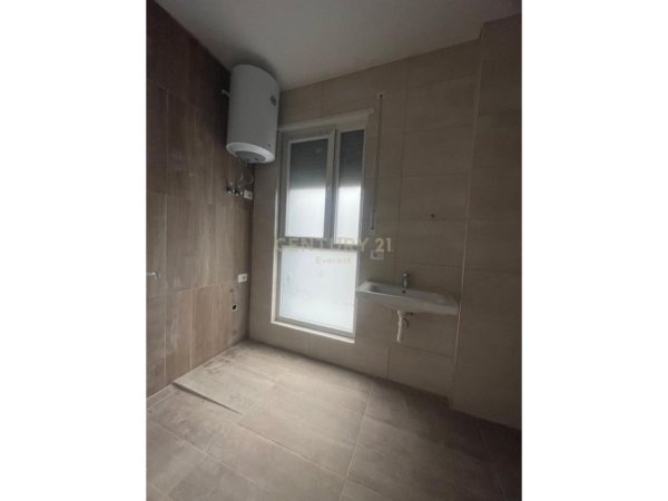 Tirane, shes apartament 1+1+Aneks+Ballkon Kati 8, 92 m² 153.000 € (Don bosko)