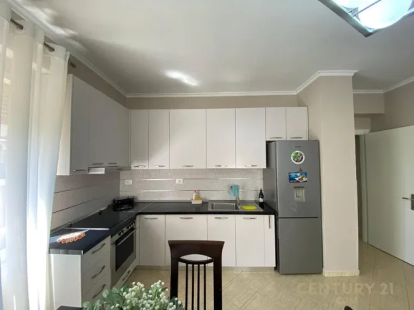 Tirane, jepet me qera apartament 2+1+Aneks+Ballkon Kati 5, 110 m² 750 € (Komuna e Parisit)