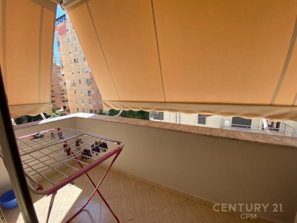 Tirane, jepet me qera apartament 2+1+Aneks+Ballkon Kati 5, 110 m² 750 € (Komuna e Parisit)