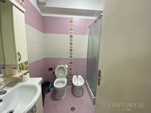 Tirane, jepet me qera apartament 2+1+Aneks+Ballkon Kati 5, 110 m² 750 € (Komuna e Parisit)