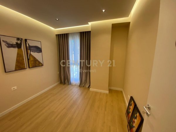 Tirane, shitet apartament 2+1 Kati 3, 107 m² 285.000 € (PAZARI I RI)